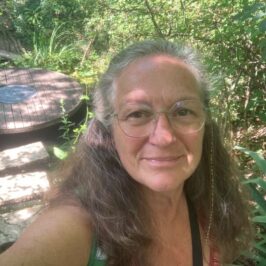 Susanne unterwegs im Park von Griesheim